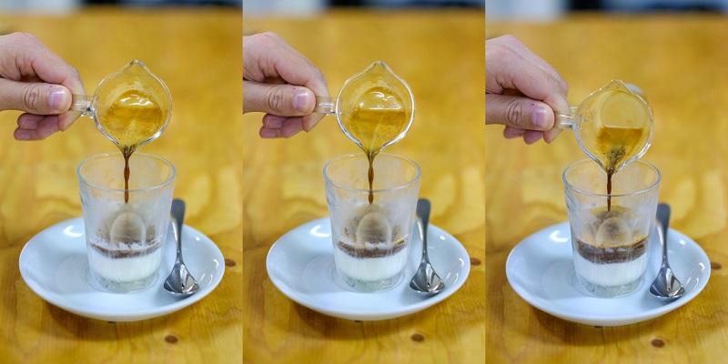 Affogato-pouring-espresso